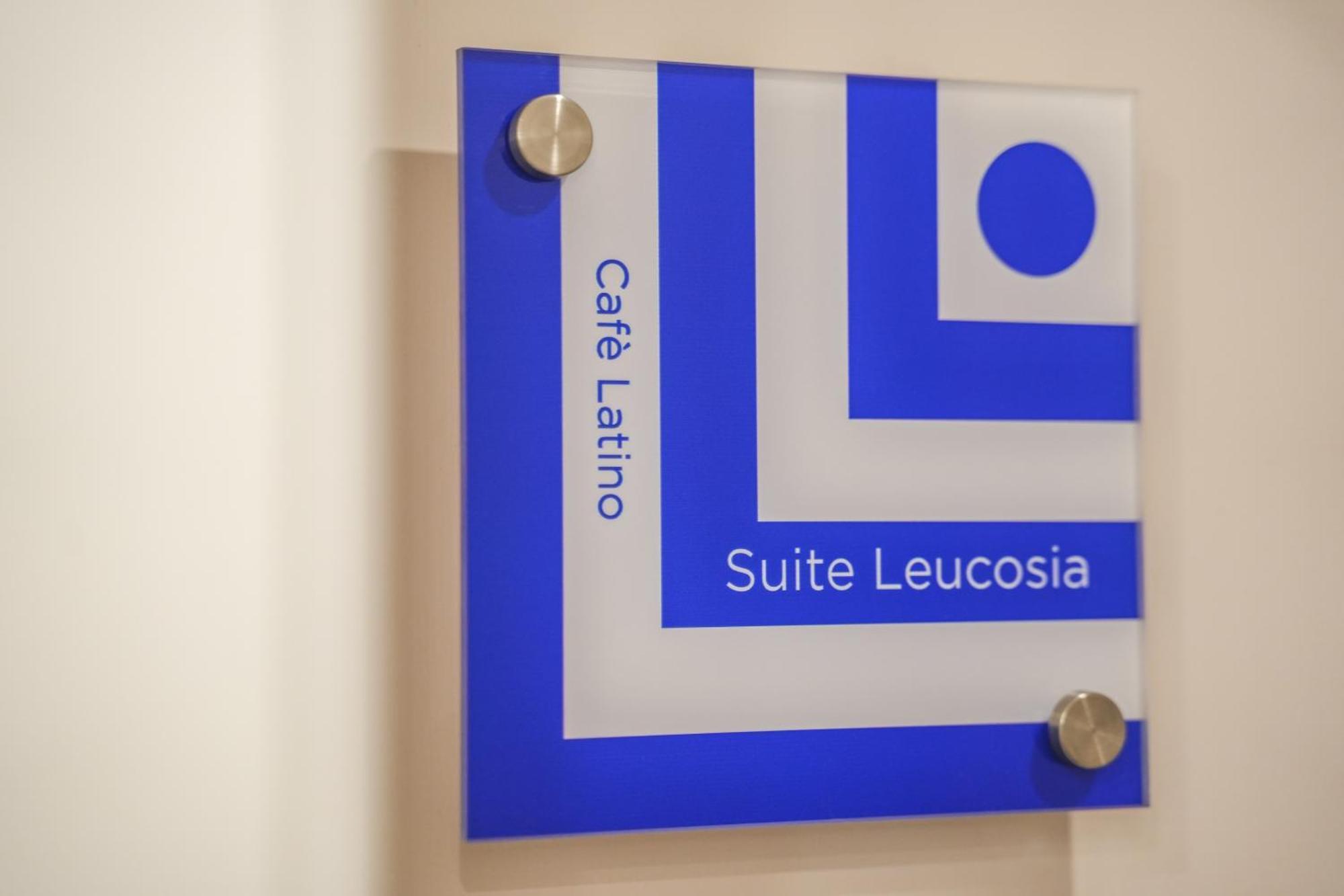 Cafe Latino Suites Соренто Екстериор снимка