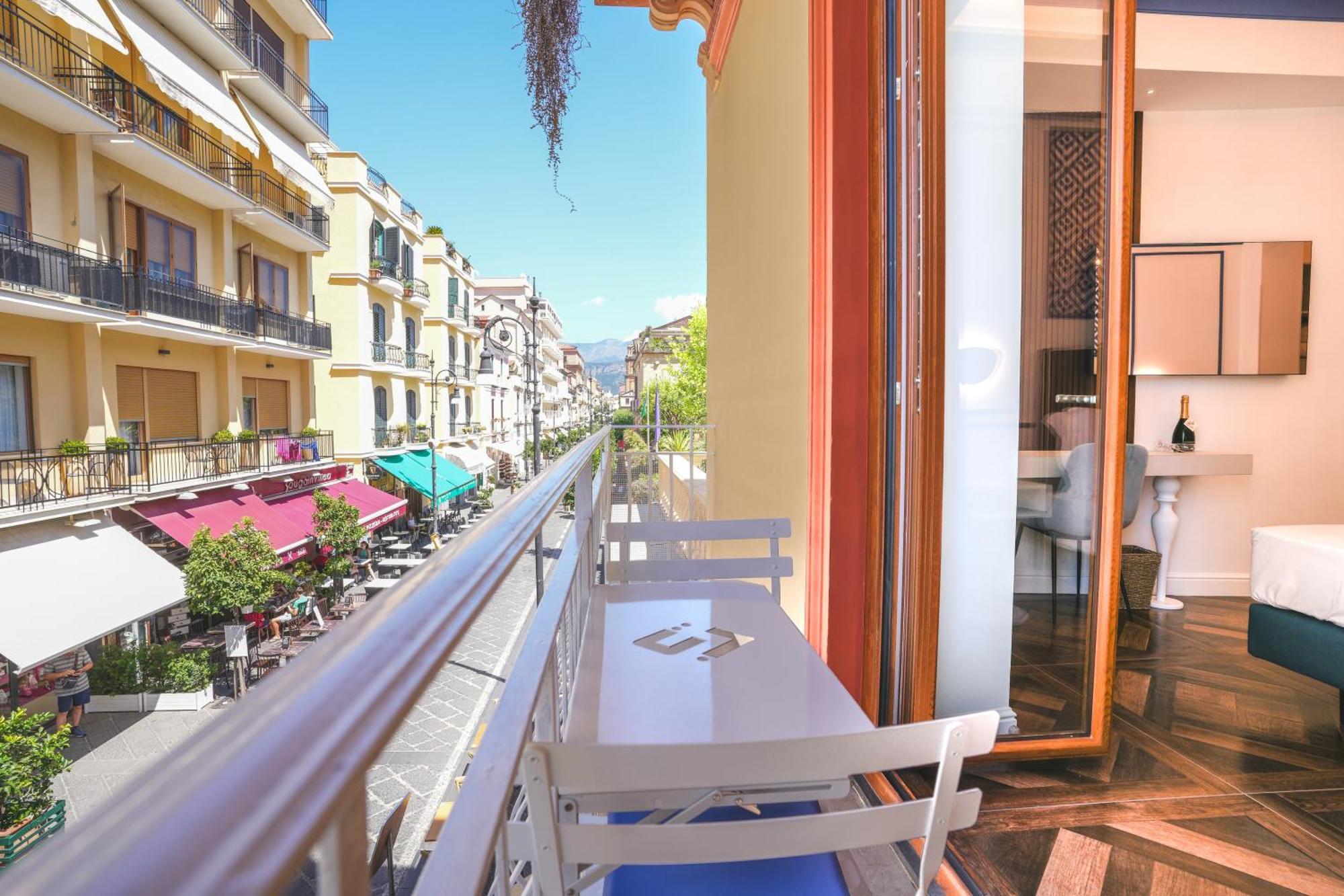 Cafe Latino Suites Соренто Екстериор снимка
