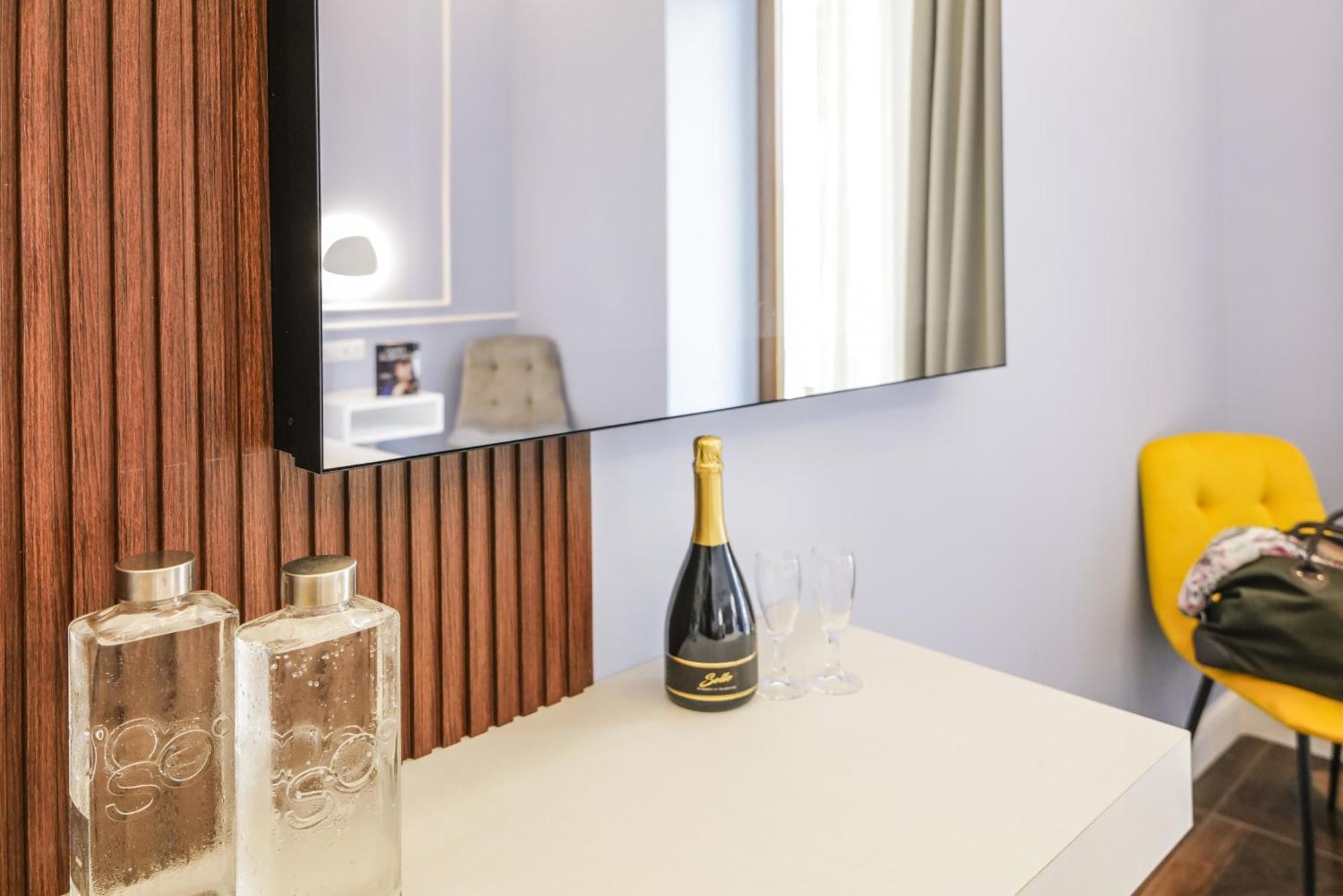 Cafe Latino Suites Соренто Екстериор снимка