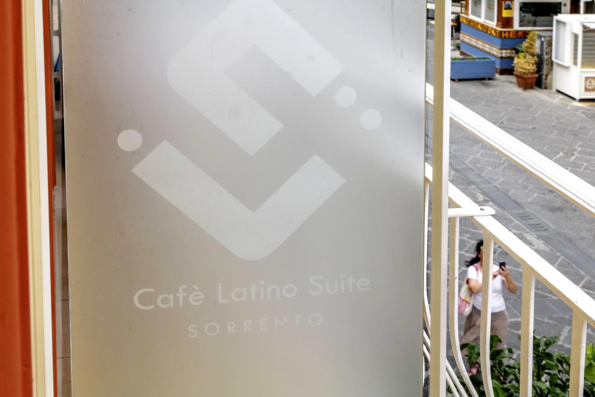 Cafe Latino Suites Соренто Екстериор снимка