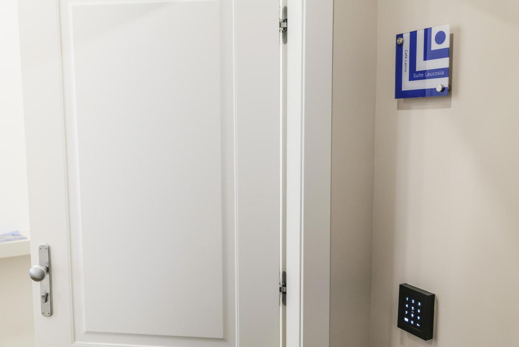 Cafe Latino Suites Соренто Екстериор снимка